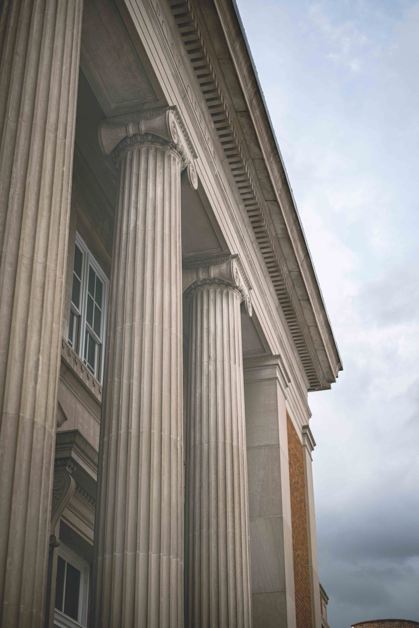 courthouse-outside-view